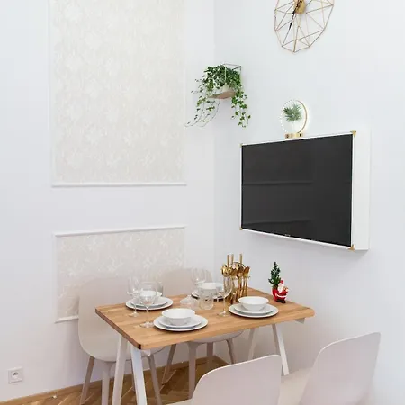 Classy Private Garden By Wenceslas Square Διαμέρισμα