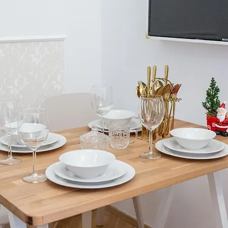 Classy Private Garden By Wenceslas Square 아파트