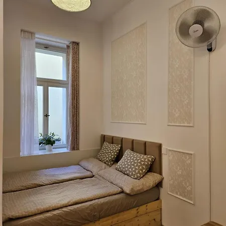 Classy Private Garden By Wenceslas Square Διαμέρισμα