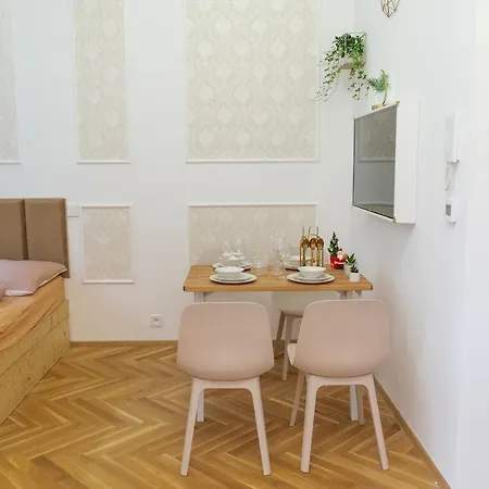 Classy Private Garden By Wenceslas Square 아파트 프라하